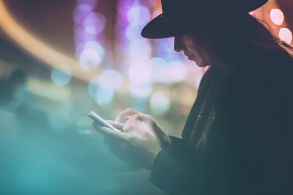 PK66 — A high-class gaming experience without limits A woman in a luxurious green gown next to an ornate roulette wheel, capturing the upscale casino mood of PK66.